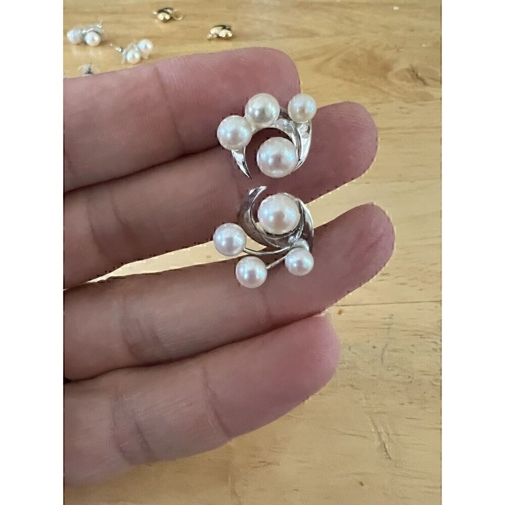 Silver and White Pearl Cluster Post Earrings Design Vintage Moon 4 Pearl - Picture 2 of 5